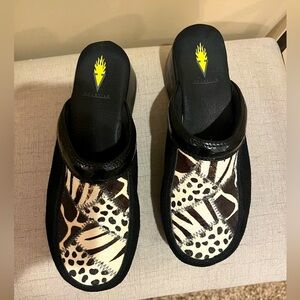 Volatile Women's patent mules- women's animal print faux fur, size 8